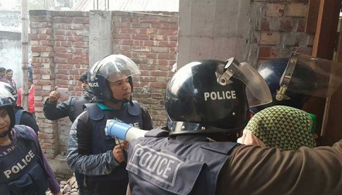 Militant rented flat as online businessman