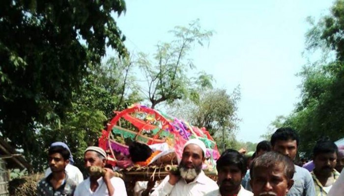 Muslim neighbours cremate Hindu youth in India