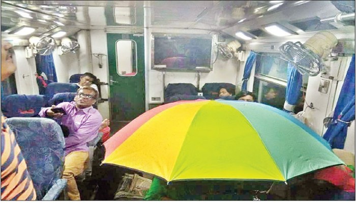 এসি কোচে ছাতা মাথায় যাত্রী!
