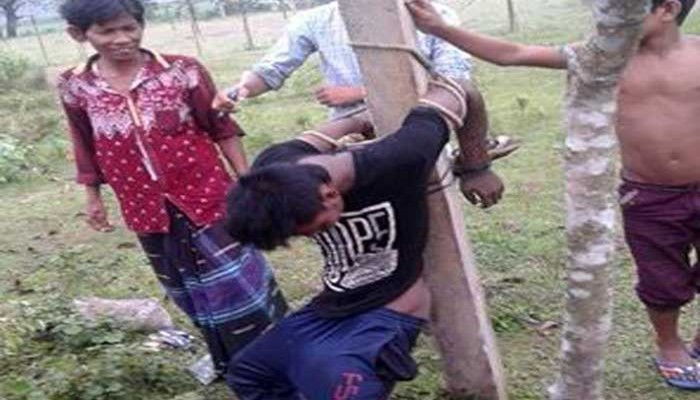 চুরির অভিযোগে কিশোরকে গাছে বেঁধে পিটিয়ে হত্যা